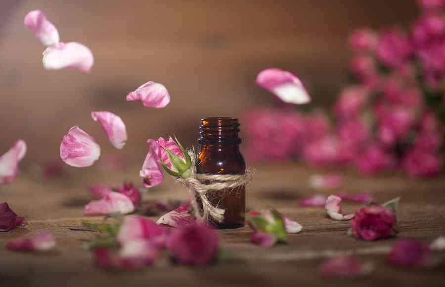 زيت الورد للمنطقة الحساسة
