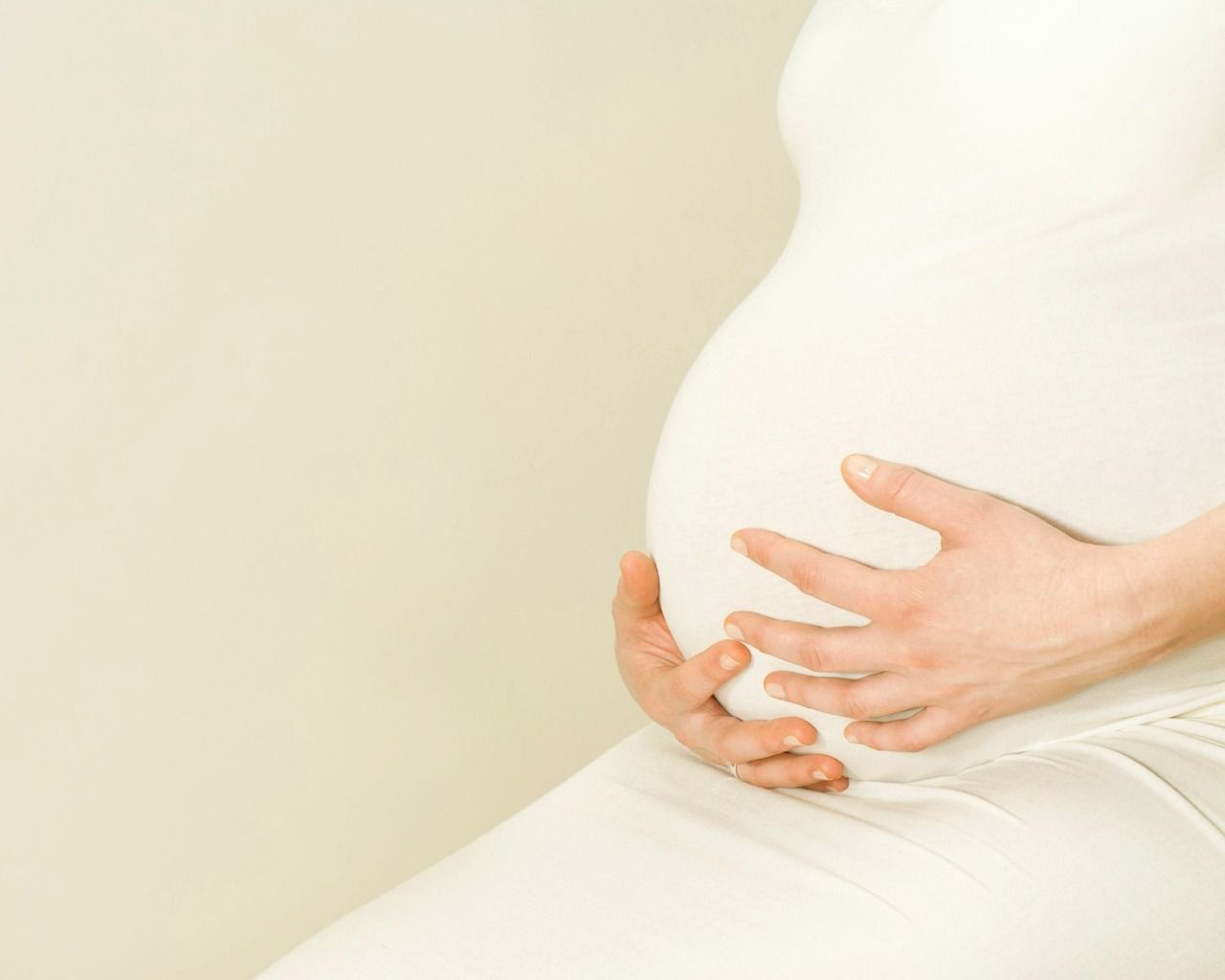 ما هي أعراض حدوث الحمل قبل الدورة