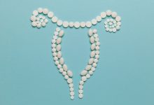 نزول إفرازات بنية قبل الدورة بيومين من علامات الحمل