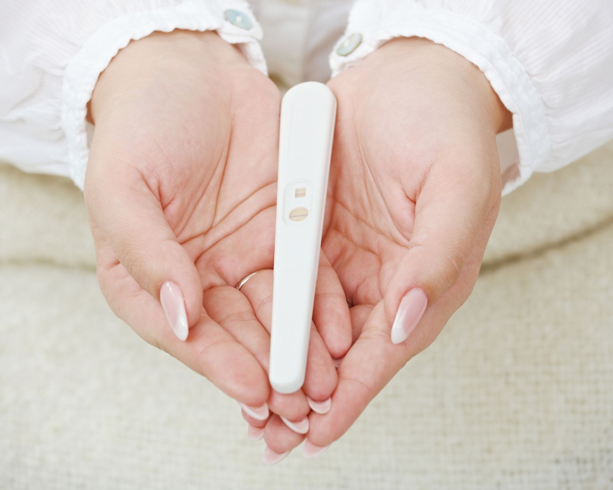 هل الإفرازات من علامات الحمل ام الدورة؟