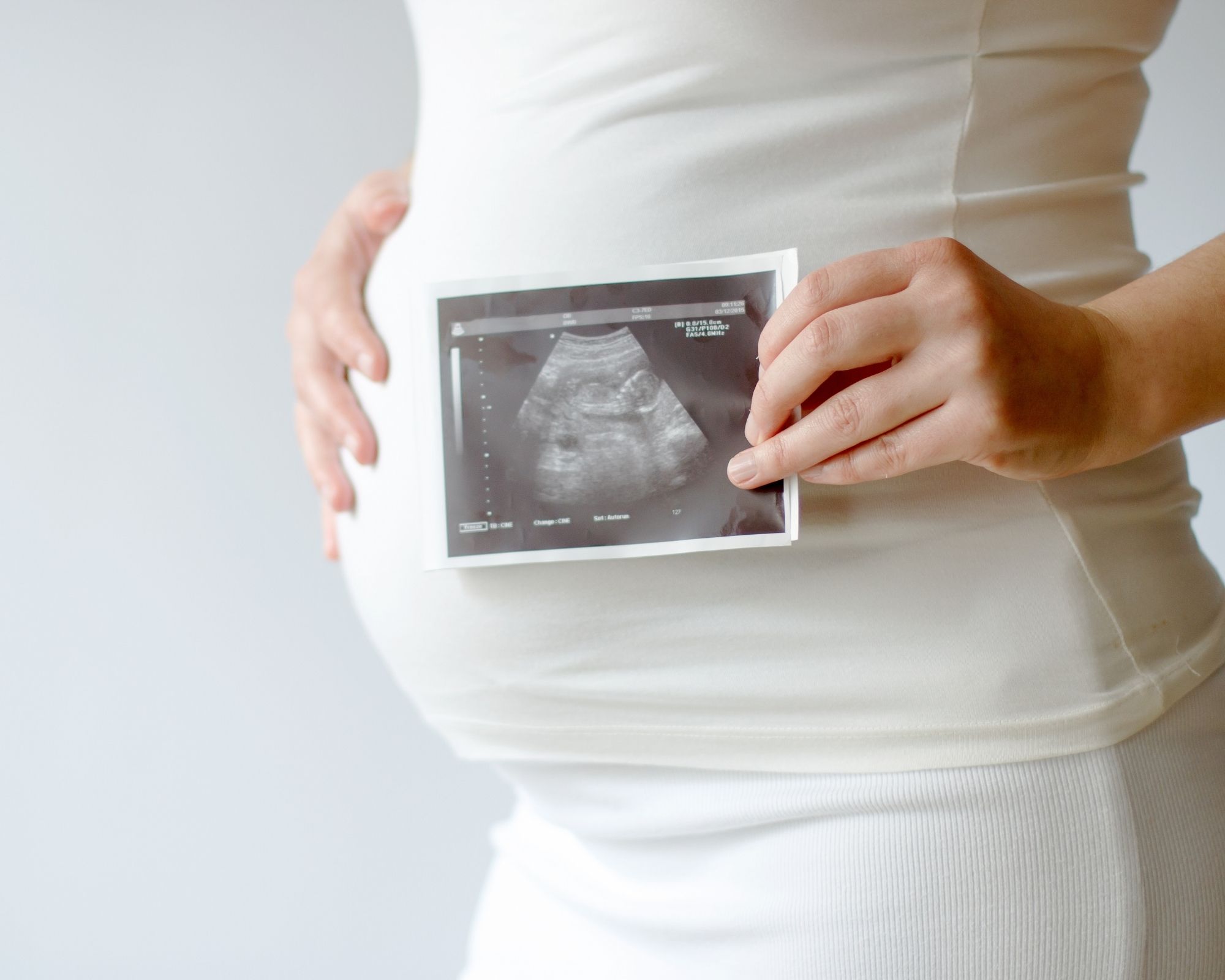الإفرازات البيضاء للحامل ونوع الجنين