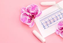 هل نزول إفرازات بنية في موعد الدورة من علامات الحمل