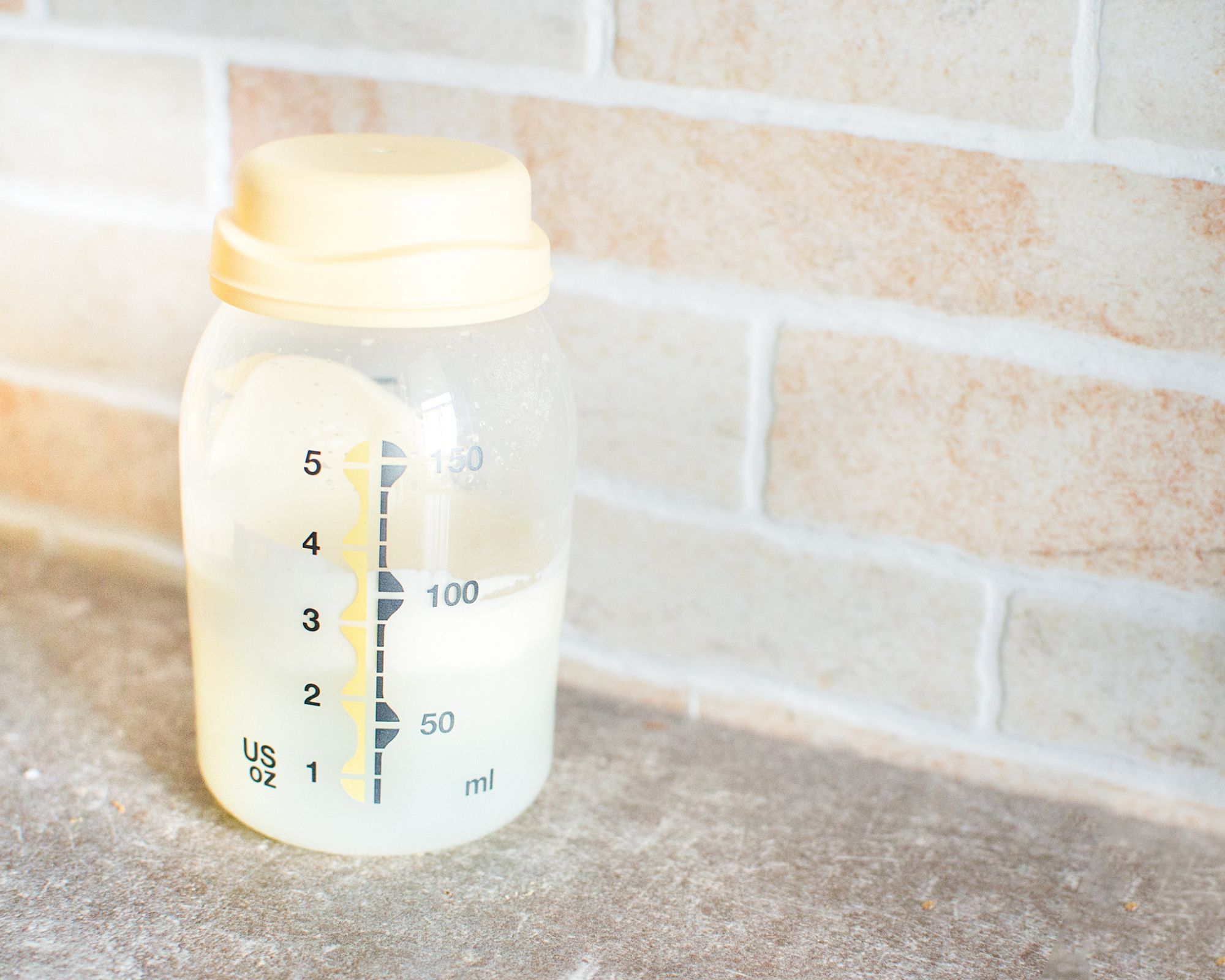 كيف يتم ادرار الحليب في الثدي بعد الولادة؟