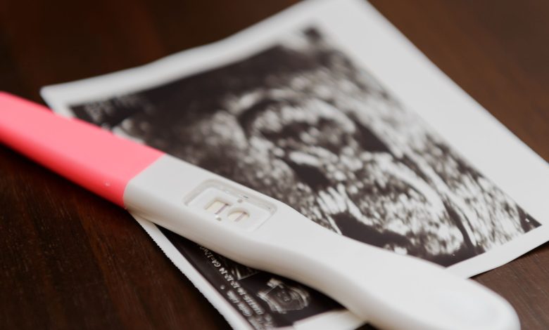 هل تاتي الدورة الشهرية اثناء الحمل في الشهر الاول؟